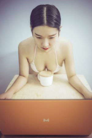 亚洲激情中文字幕_高清免费电影观看
